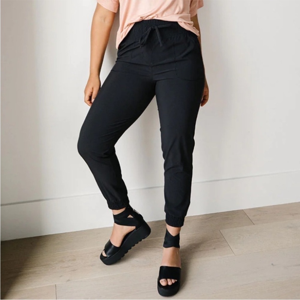 ALBION fit black destination jogger xs